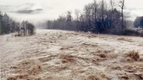 The Willamette River durning the 1996 flood.
